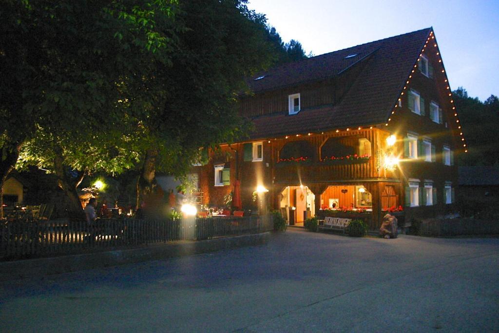 Hotel Gasthaus Schaefle เบือร์เซอร์แบร์ก ภายนอก รูปภาพ